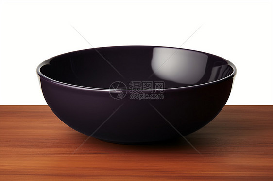 木桌上的黑碗图片