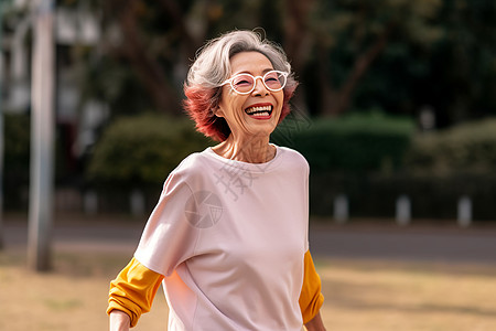 安度晚年的中年女性高清图片