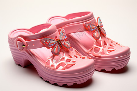 粉色蝴蝶装饰的夏季凉鞋图片