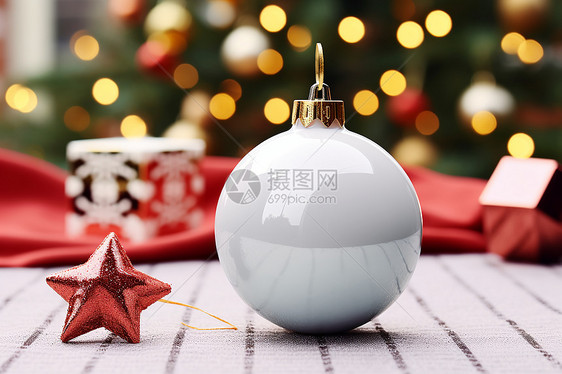 圣诞树的装饰球体图片