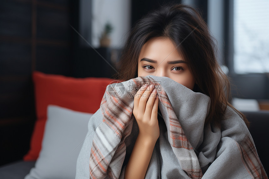 青年女性用毛巾捂住鼻子图片