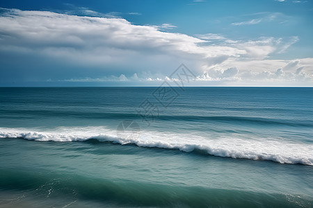 海浪拍打着岸边背景图片