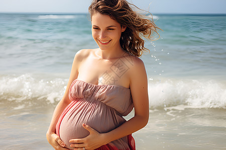 海滩上的孕妇图片