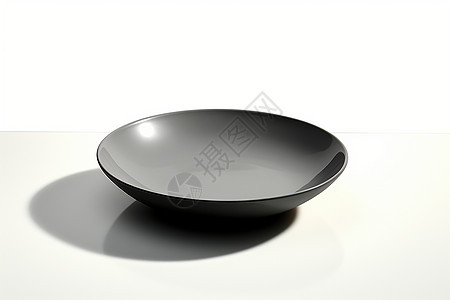 白桌面上的黑碗图片