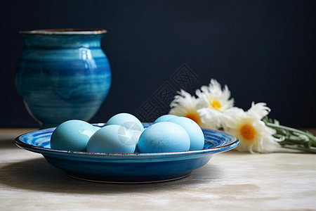 蓝色餐具和鸡蛋图片