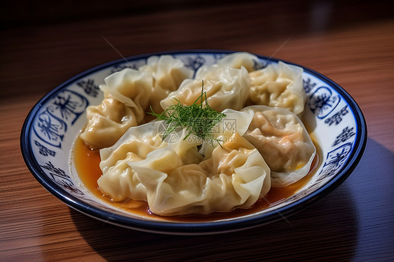 餐桌上的水饺图片