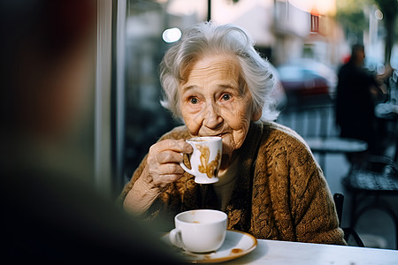 慈祥老奶奶咖啡厅里的老年妇女背景