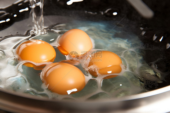 锅里的四个鸡蛋图片