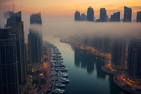 朦胧迷雾下的建筑图片
