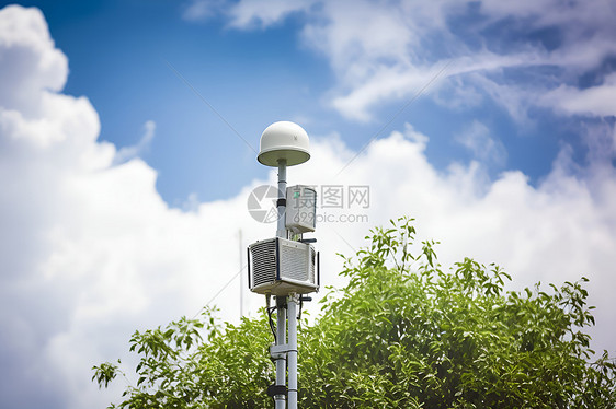 天空下的检测器图片