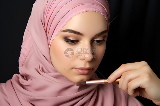 粉色头巾中的女子化妆图片