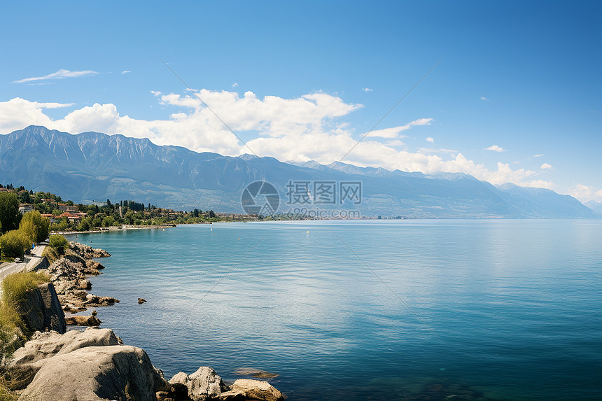 湖光山色蓝天白云图片