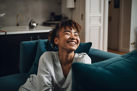 厨房中的女人欢笑中的女士背景