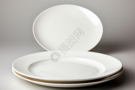 现代简约的白色陶瓷餐具图片