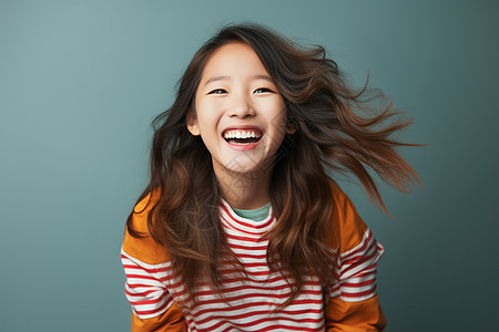 开心大笑的亚洲女孩图片