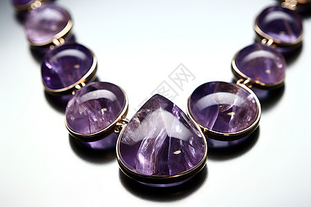 水晶宝石项链的紫色魅力图片