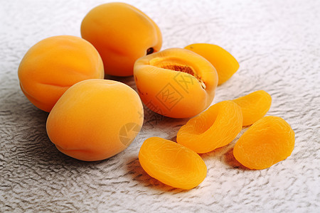 排列着的杏子图片