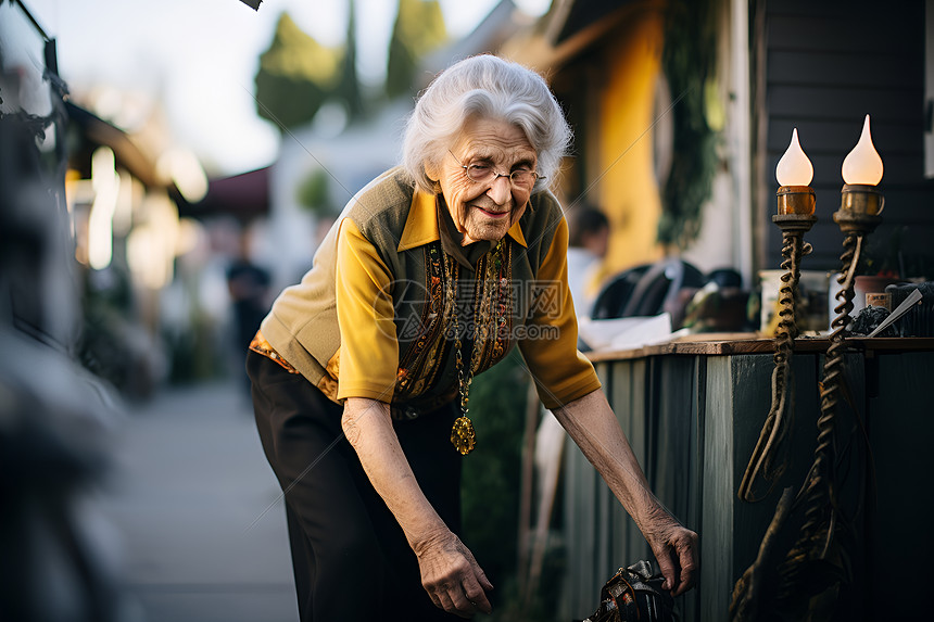 街上的老年妇女图片