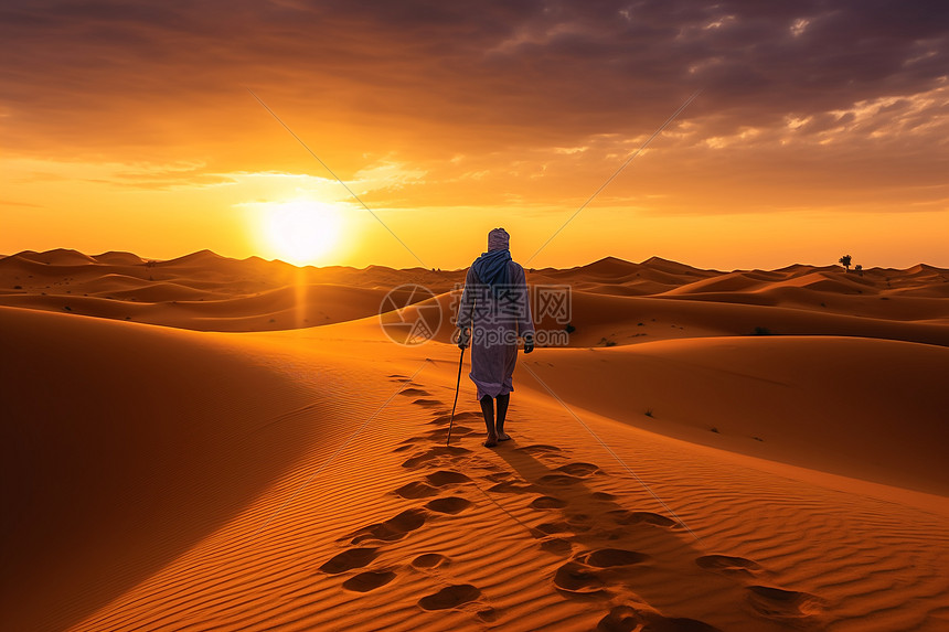 沙漠中行走的人图片