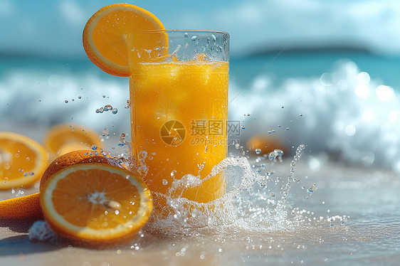 夏日海滩的橙汁图片