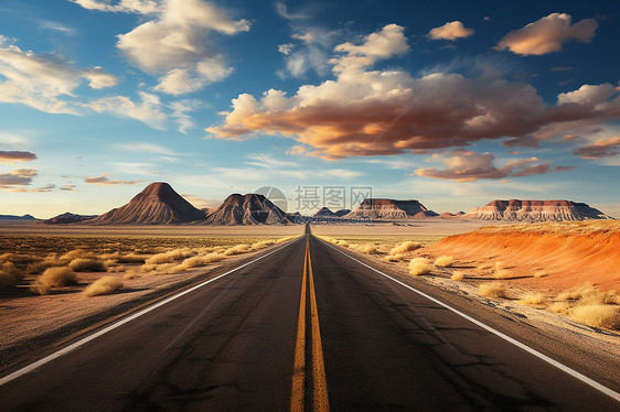 沙漠中的空旷道路图片