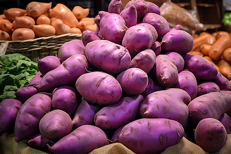 新鲜收获的紫薯图片