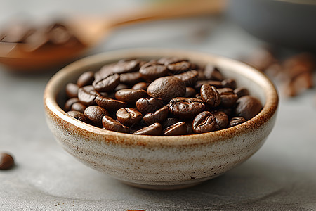 碗中浓香的咖啡豆图片