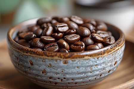 咖啡豆和木盘图片