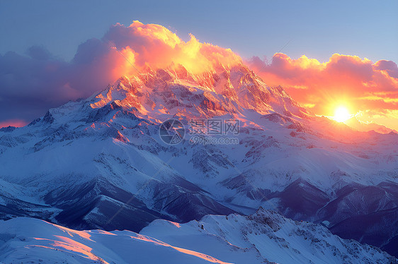 晚霞雪山图片