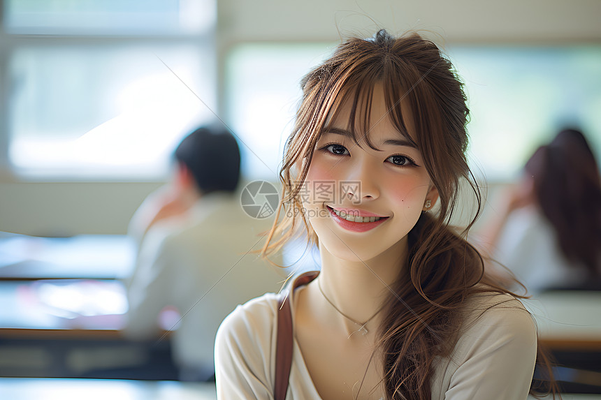 教室里的女学生图片