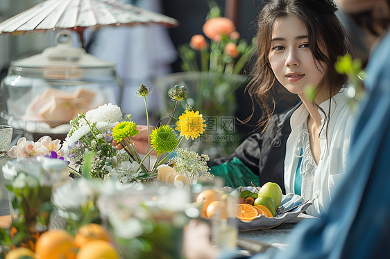 花朵和女人图片