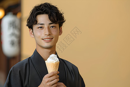 吃冰淇淋的男士图片