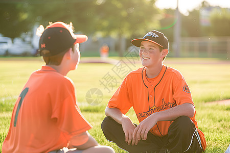 夏季棒球训练中的男孩图片