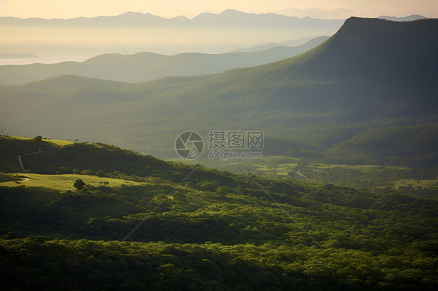 山谷与山脉的美景图片