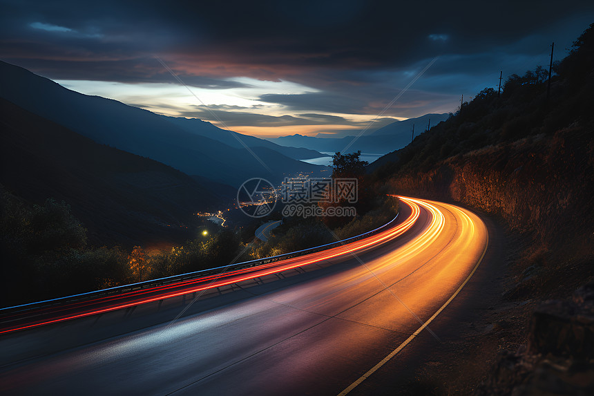 夜晚的山路图片