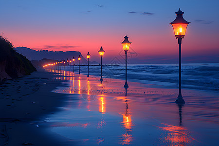 夕阳沐染沙滩图片