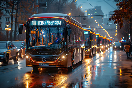 城市街道中的公交车图片
