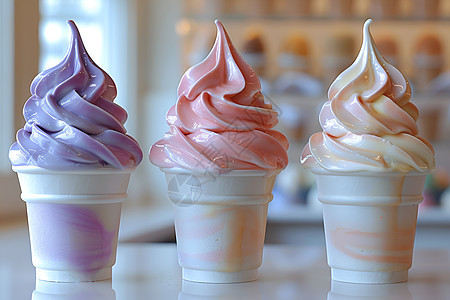 美味的冰淇淋筒图片