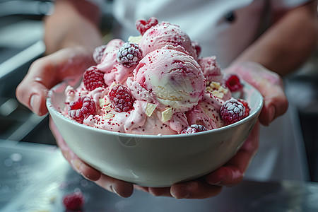 碗中的水果冰淇淋图片