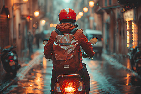城市骑行的摩托车手图片