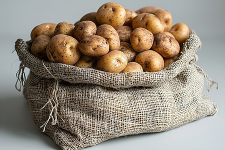编织袋里的土豆图片