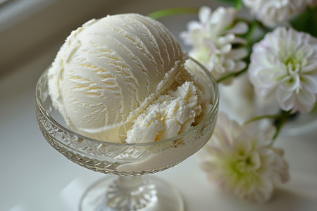 白色冰淇淋球图片