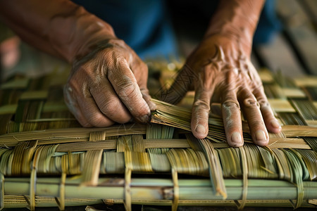 手工编织的竹篮子图片