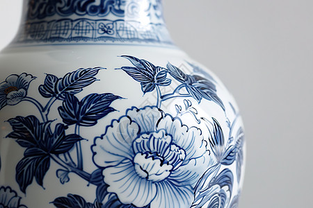 花瓶上的蓝白青花图片