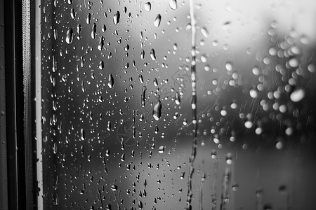 雨中窗前的街景图片