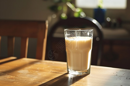 餐桌上一杯牛奶图片