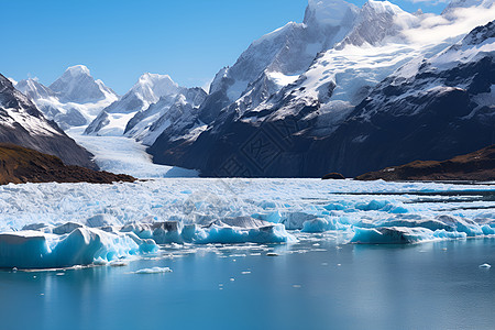 蓝天下的冰湖图片