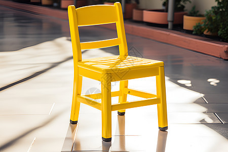 黄色的木椅图片