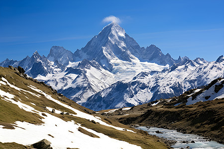 蓝天下的雪山图片