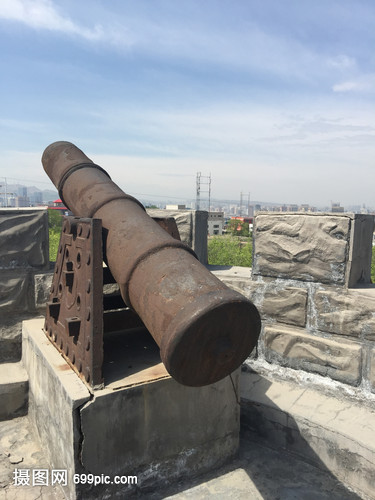 乌鲁木齐一炮成功广场古代火炮